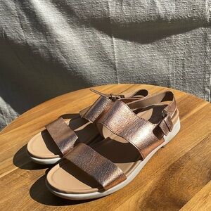 Naturalizer Women’s Emory Buckle Flat Sandals, Metallic Rose Gold Size 7.5